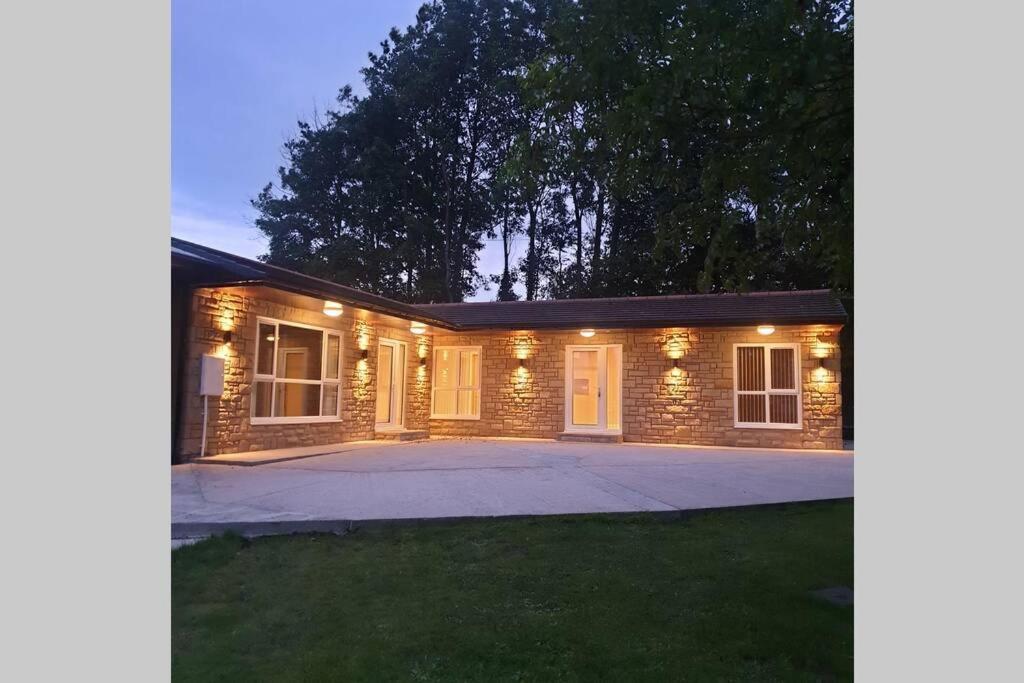 Luxury Five Star Cottage One Tantobie Exterior photo